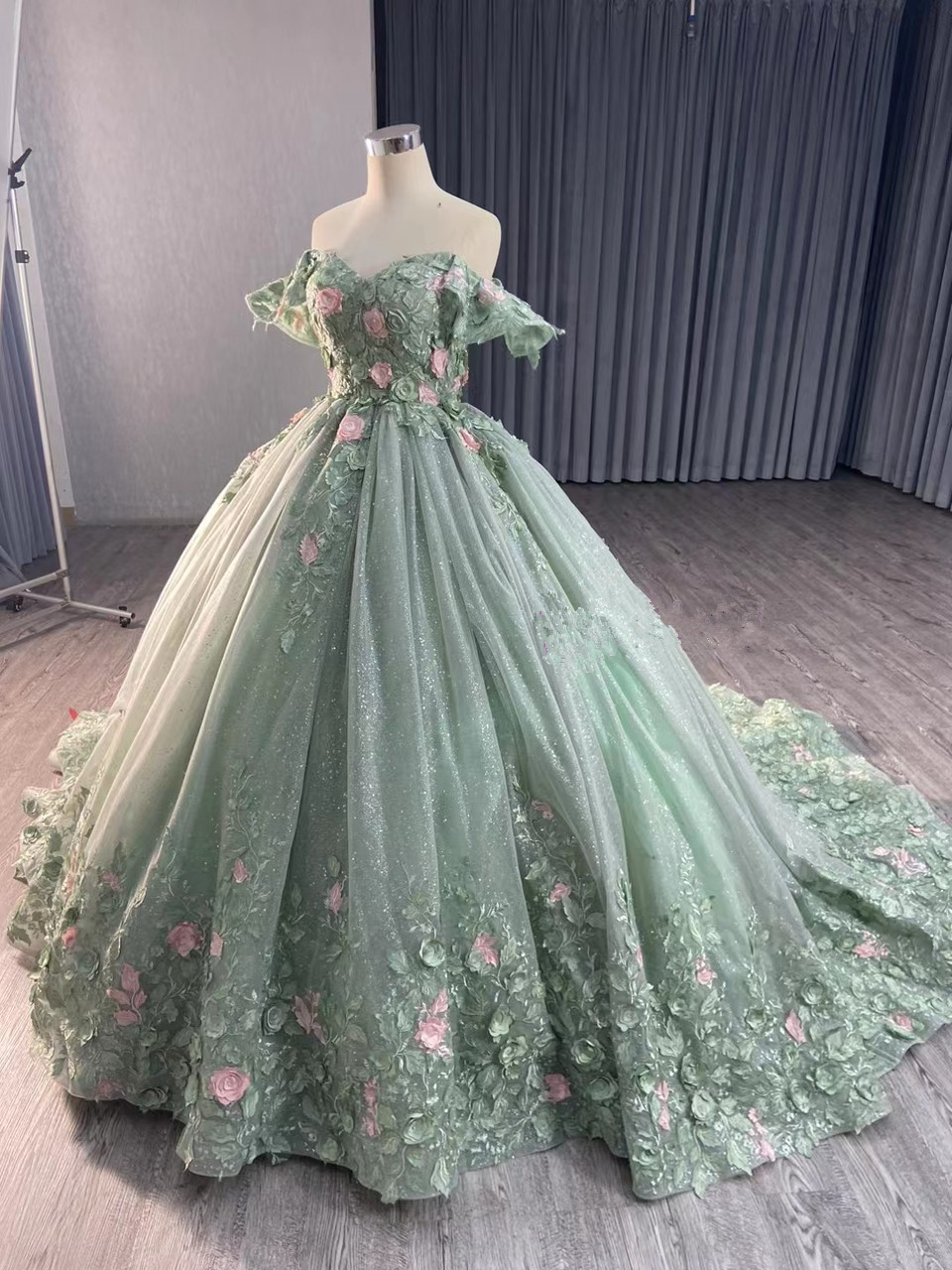 Shiny Green Ball Gown Tulle Appliques Sequins 3D Flower Sweet 16 Dress Prom Dress cc1617