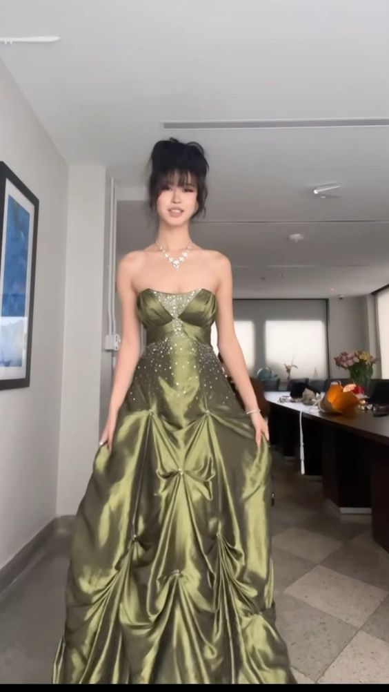 Luxurious Strapless Ball Gown Vintage Green Beaded Prom Dress Evening Dress cc1427