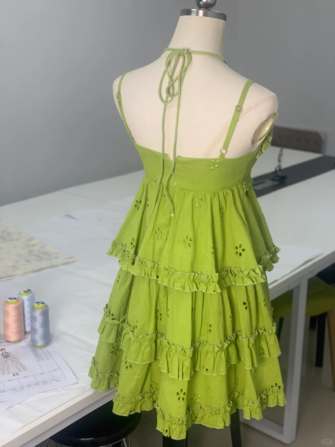 Chic Spaghetti Straps Green V Neck A Line Homecoming Dress Layered Ruffles Short Mini Party Dress cc3355