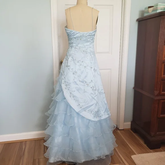 Elegant Light Blue Tulle Sequins Beaded Evening Dress Layered A Line Party Prom Dress cc2450