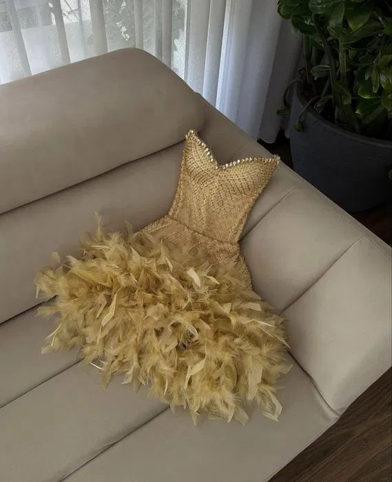 Luxurious Yellow Strapless Sequin Beaded Feathers Sheath Cocktail Dress Short Homecoming Dress cc3433