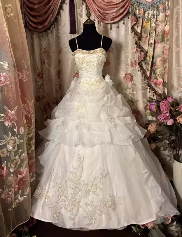 Vintage Straps Ruffles Appliques Beaded Ball Gown,White Formal Wedding Dress cc2733