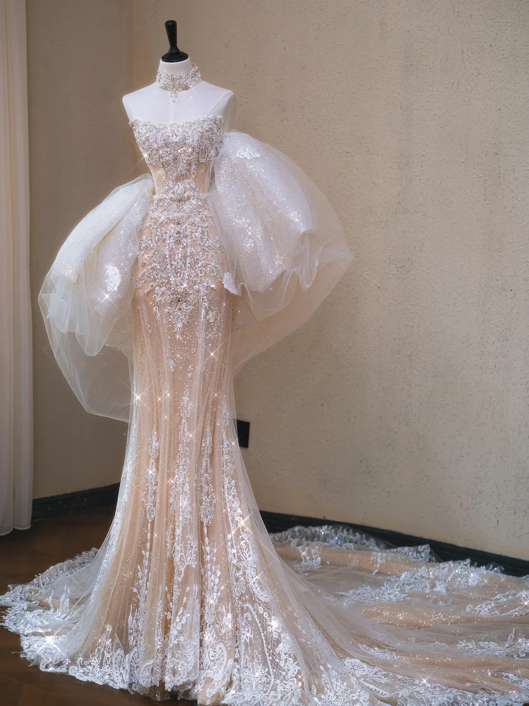 Classy Champagne Strapless Tulle Lace Appliques Mermaid Long Wedding Dress cc3462
