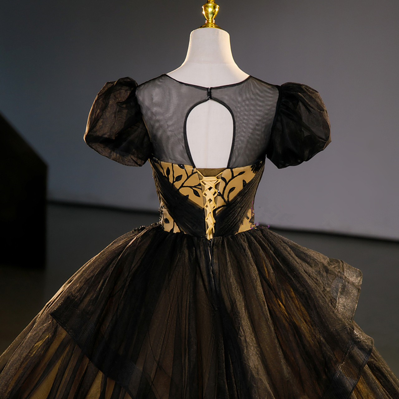 Black Tulle Puff Sleeves Appliques Beading Quinceanera Dress Sweet 16 Ball Gown cc2329