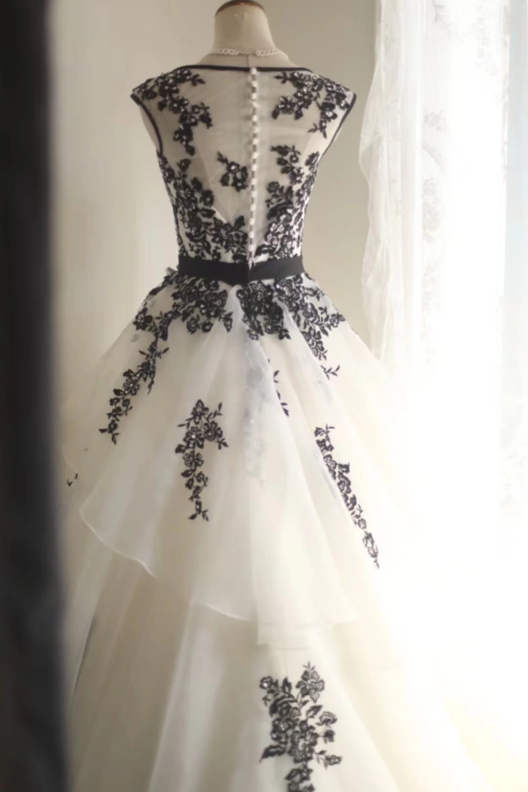 Elegant White Tulle Lace Appliques Formal Wedding Dress cc3186