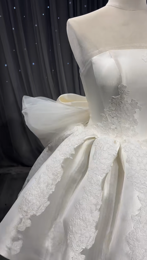 Elegant Strapless White Satin Lace Appliques A Line Short Birthday Outfits Homecoming Dress With Bow cc3371