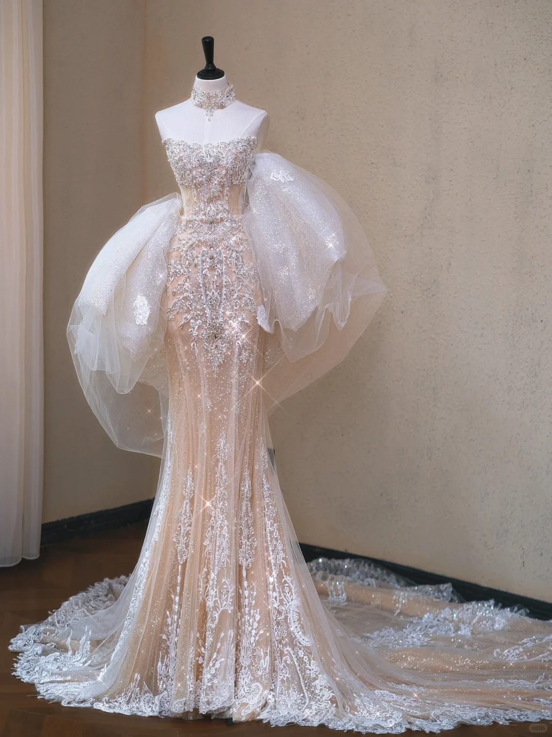 Classy Champagne Strapless Tulle Lace Appliques Mermaid Long Wedding Dress cc3462