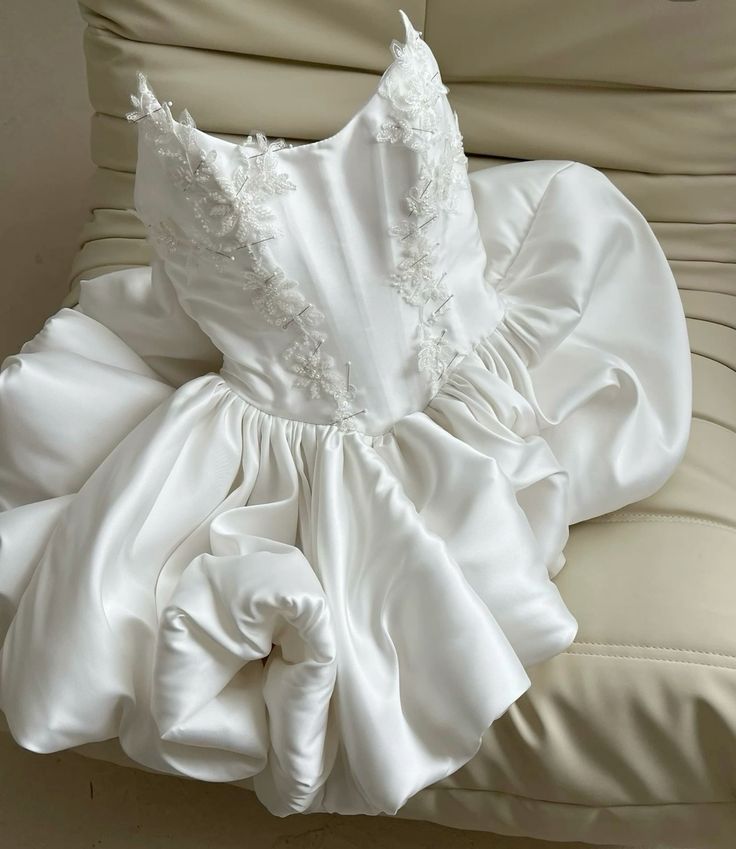 Vintage White Lace Pattern Large Puffy Skirt Satin 16th Birthday Homecoming Dress cc4241