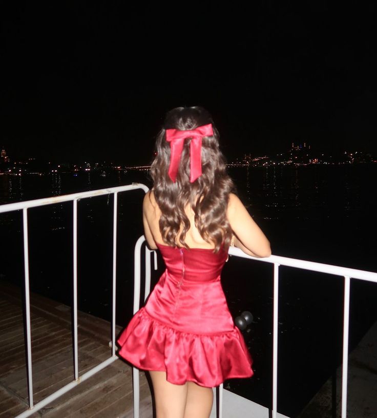 Elegant Burgundy V-neck Halter Satin A-line Birthday Short Skirt Homecoming Dress cc3781