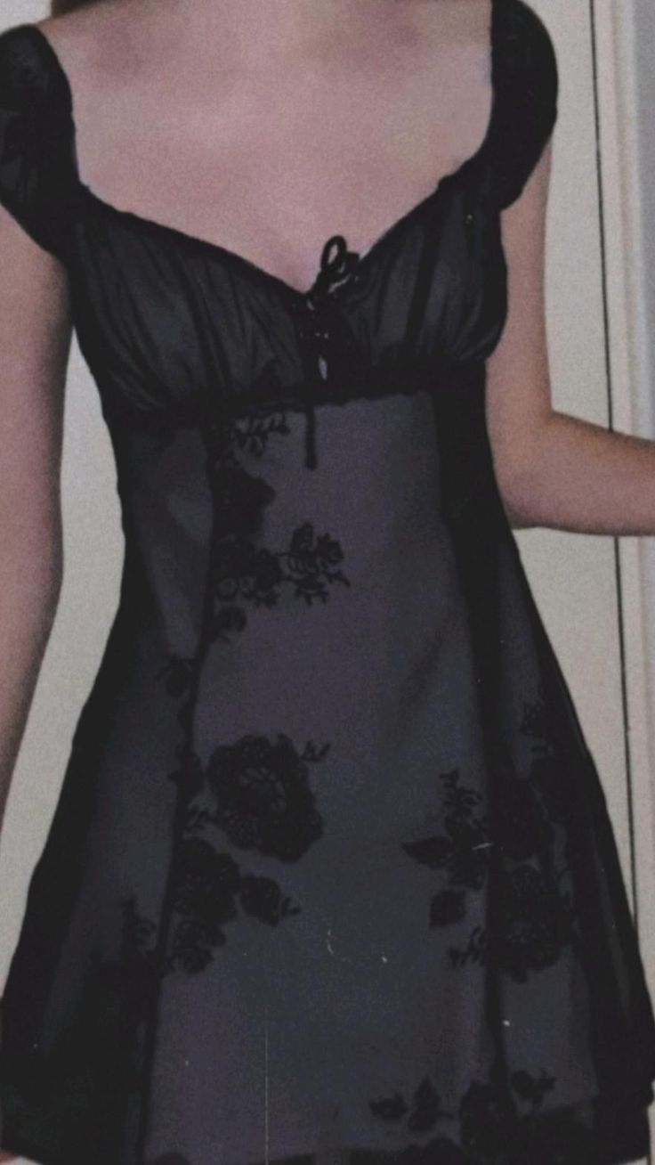 Sweet Black Small Flying Sleeves Embroidered Waist A-line Tulle Birthday Party Homecoming Dress cc4482