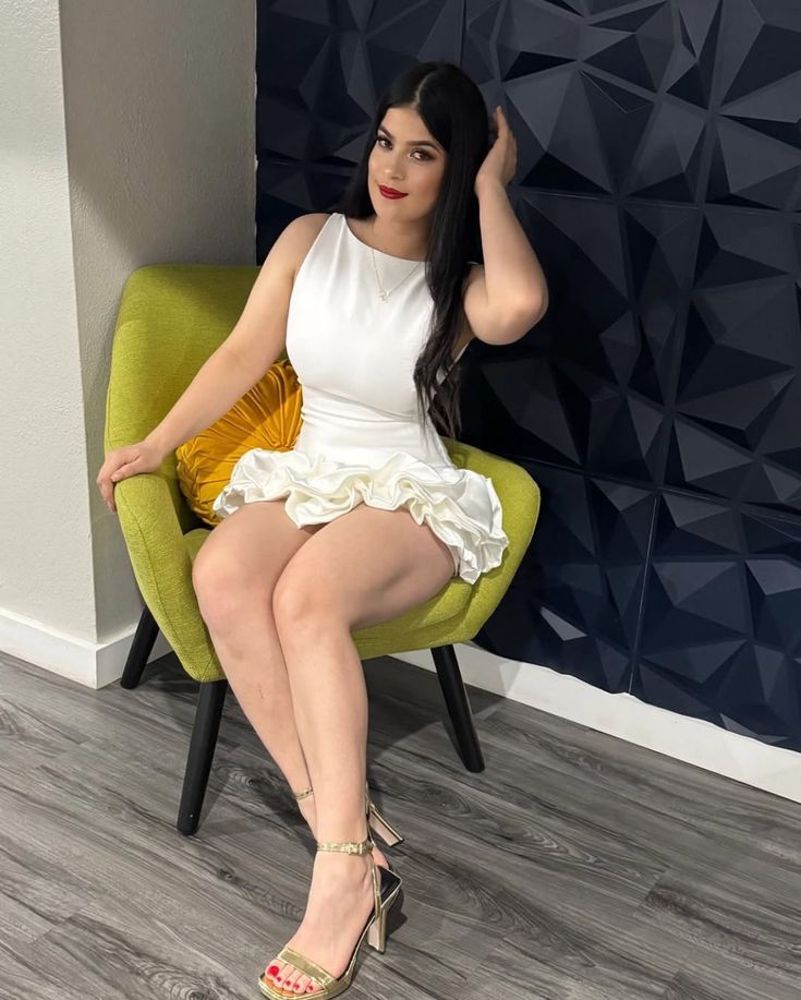 Elegant White Round Neck Ruffled Satin Bud 17th Birthday Homecoming Dress cc4563