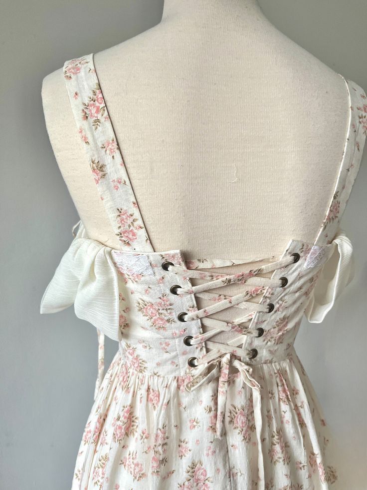 Retro Off-white Base With Pink Small Flowers Square Neckline Bow Shoulder Strap Waist A-line 16th Birthday Homecoming Dress cc4611