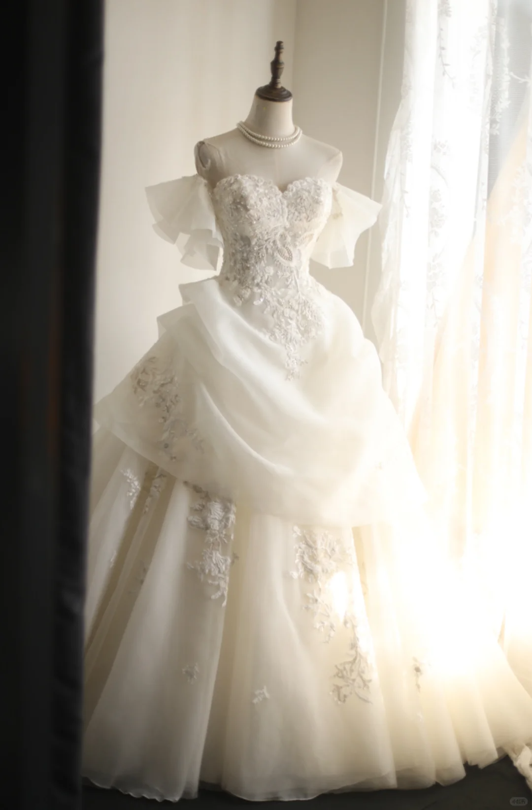 Pretty Off The Shoulder White Tulle Appliques Long Wedding Dress cc3187