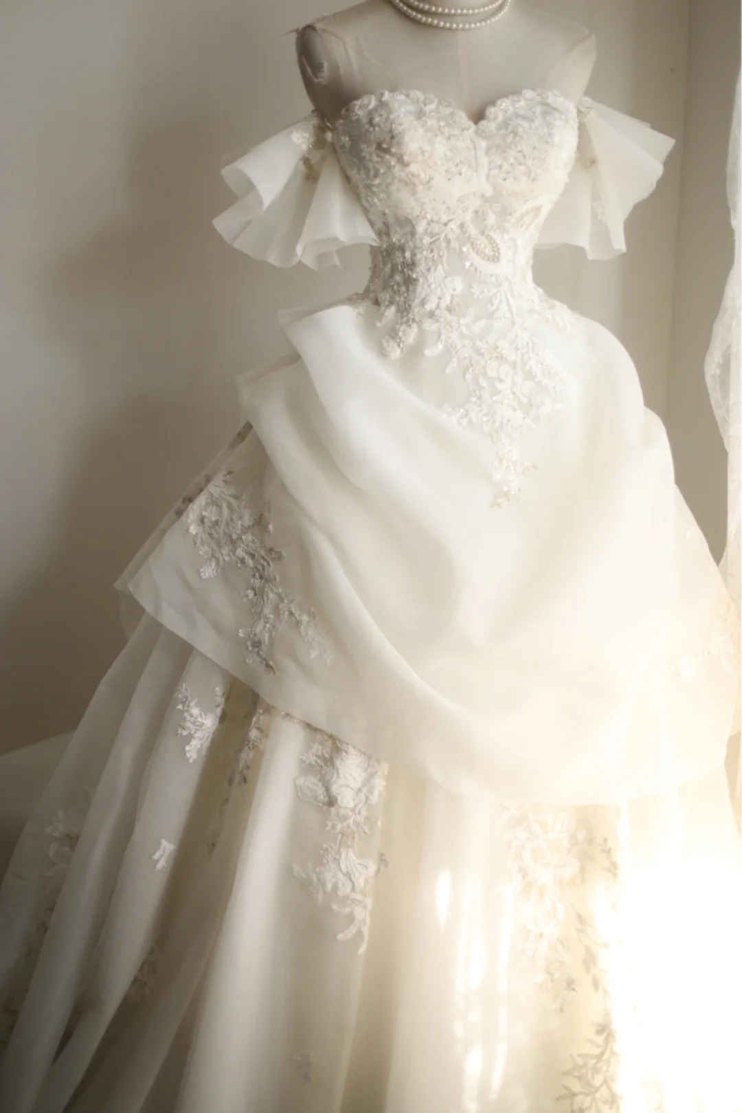 Pretty Off The Shoulder White Tulle Appliques Long Wedding Dress cc3187