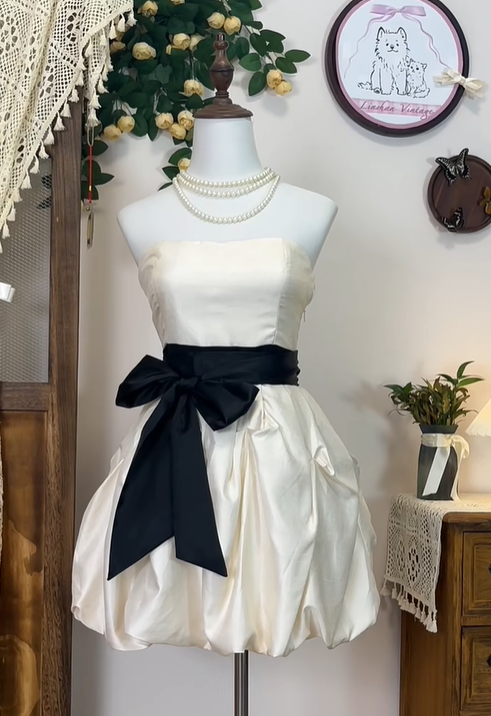 Pretty Strapless Satin Pleated Mini Cocktail Dress Light Champagne Homecoming Dress cc3108