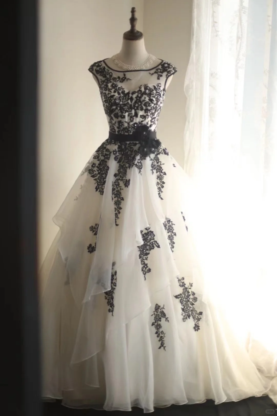 Elegant White Tulle Lace Appliques Formal Wedding Dress cc3186