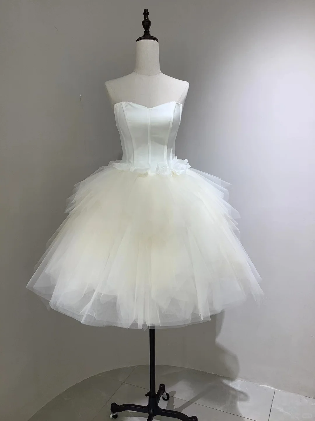 Charming White Strapless Tulle A Line Homecoming Dress Short Wedding Dress cc3095