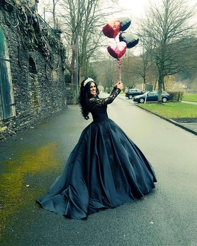 New Arrival Black Long Sleeves Satin Ball Gown Prom Dresses With Appliques cc460