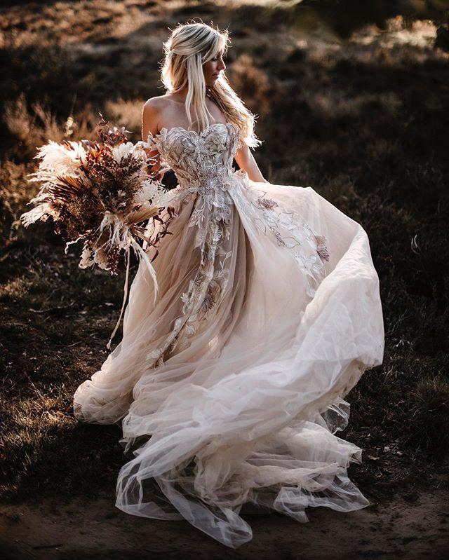 Off the Shoulder Wedding Dresses Bridal Gown with Appliques C494
