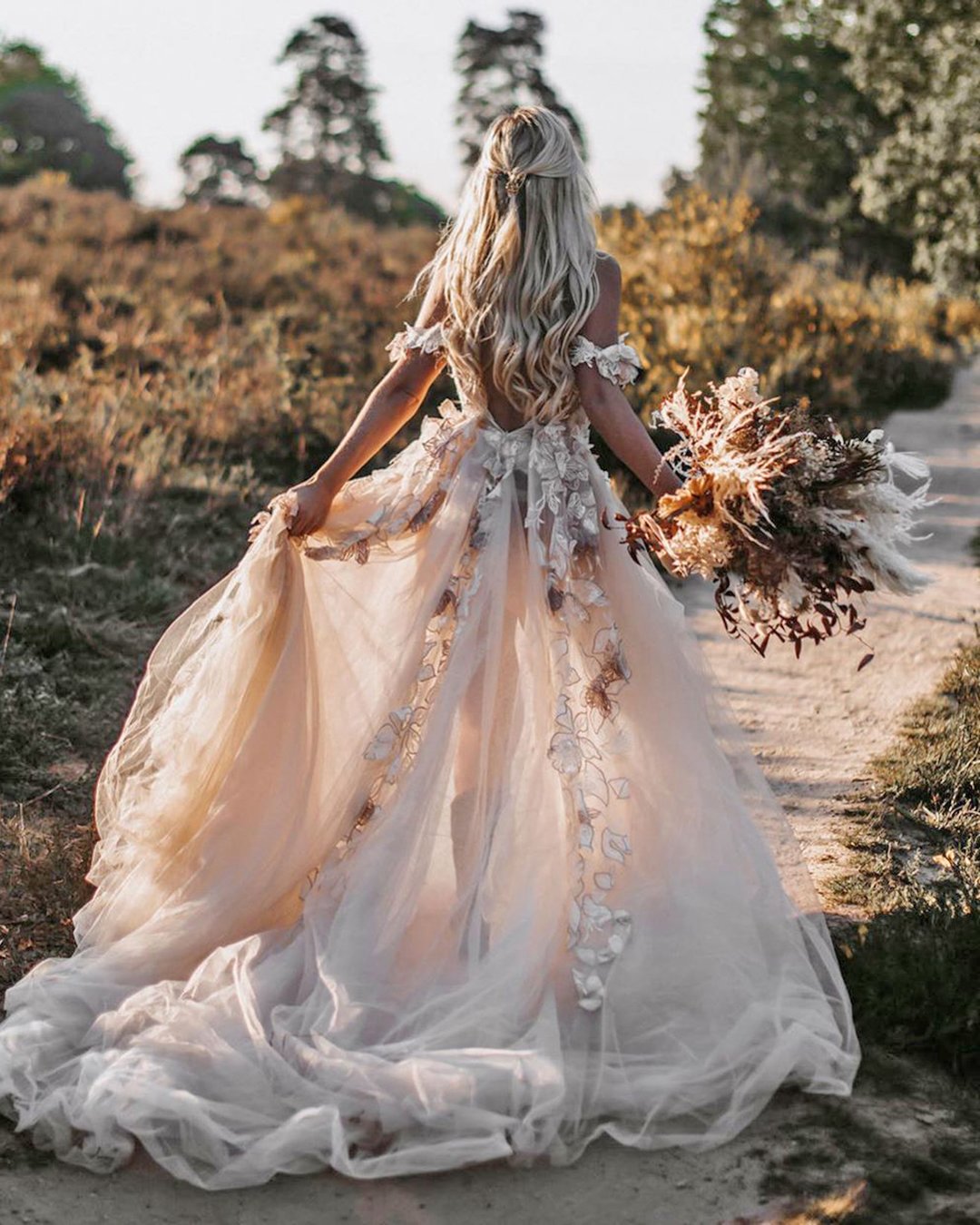 Off the Shoulder Wedding Dresses Bridal Gown with Appliques C494