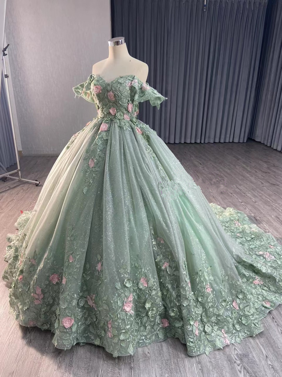 Shiny Green Ball Gown Tulle Appliques Sequins 3D Flower Sweet 16 Dress Prom Dress  cc1617