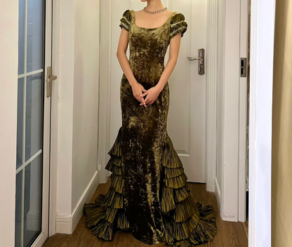 Retro Elegant Green Mermaid Square Neck Short Sleeve Layered Ruffle Velvet Train Prom Dress Evening Dress cc5320