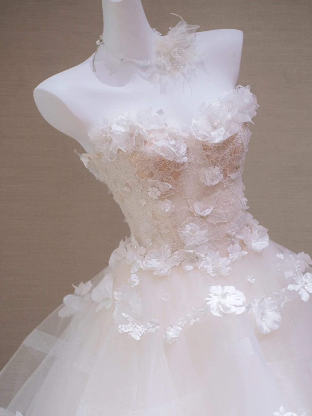 Sweet Strapless White Tulle Appliques Long Wedding Dress Bridal Dress cc3464
