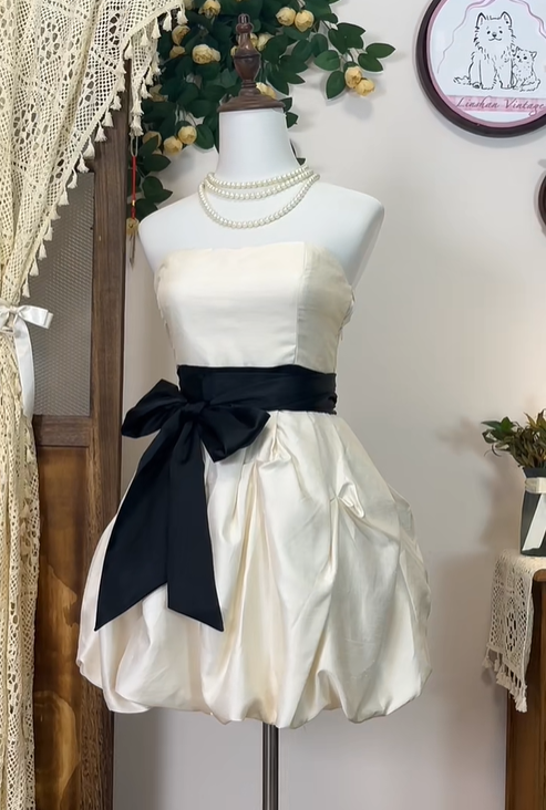 Pretty Strapless Satin Pleated Mini Cocktail Dress Light Champagne Homecoming Dress cc3108