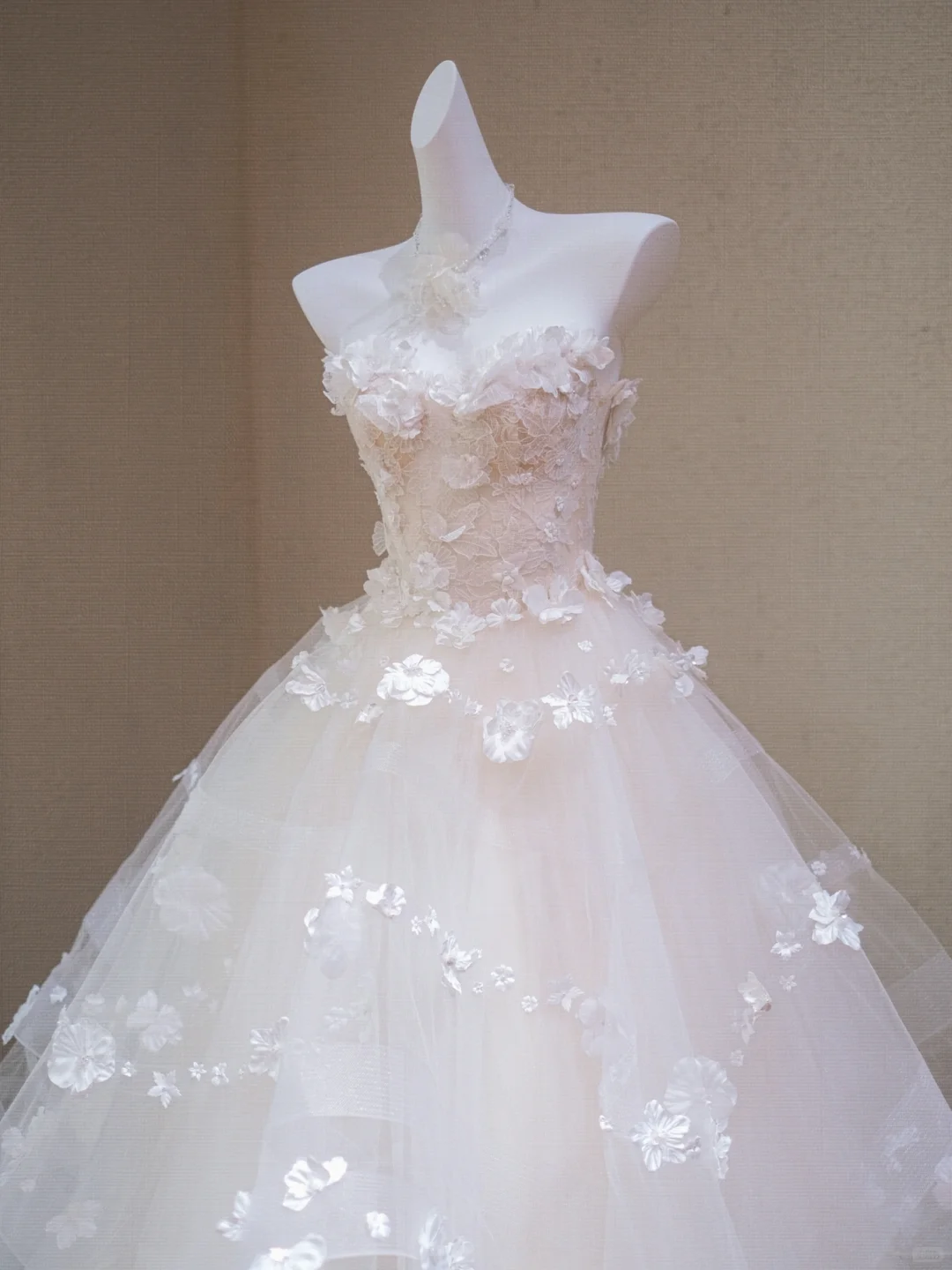 Sweet Strapless White Tulle Appliques Long Wedding Dress Bridal Dress cc3464