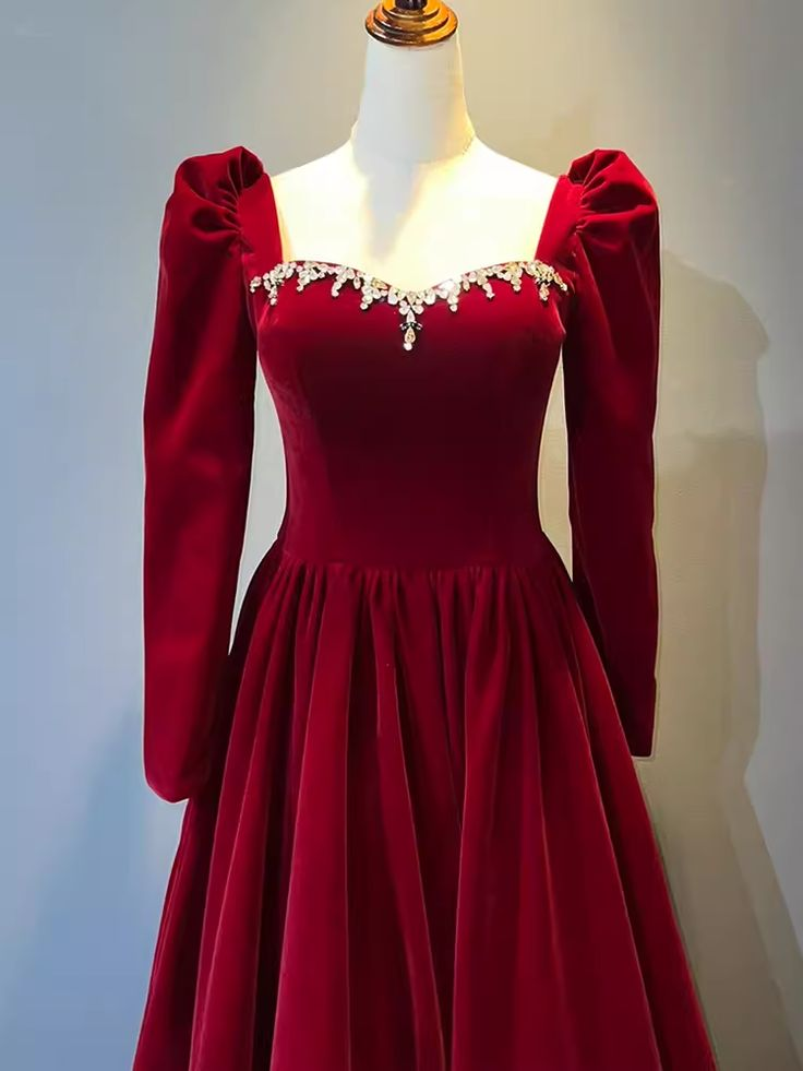 Elegant Red  Velvet Long Sleeves Evening Dress Formal Prom Dress With Beaded cc1567