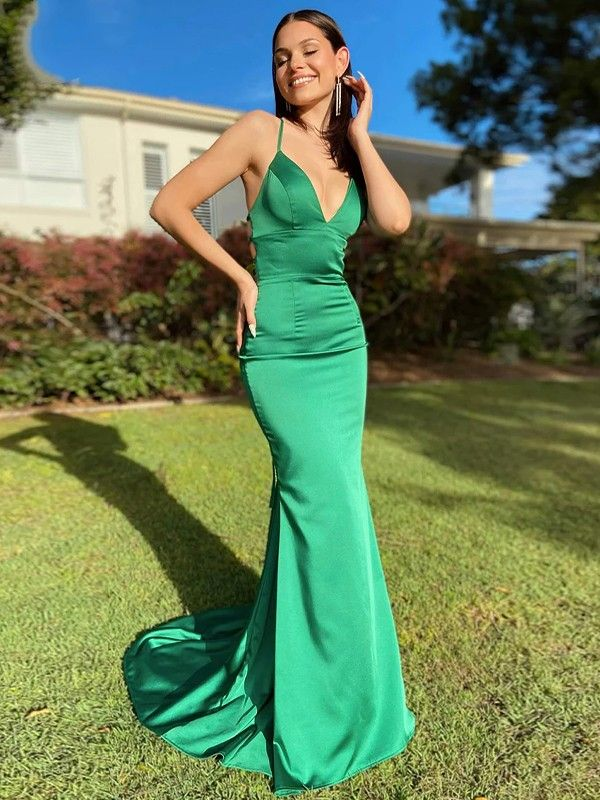 Green Sheath/Column V-Neck Prom Dresses With Criss-Cross Straps cc665