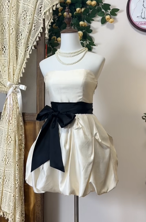 Pretty Strapless Satin Pleated Mini Cocktail Dress Light Champagne Homecoming Dress cc3108