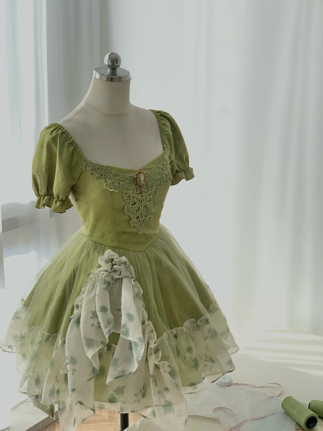 Classy Green Satin Lace Appliques Ruffles A Line Graduation Homecoming Dress 17th Birthday Outfits cc3441