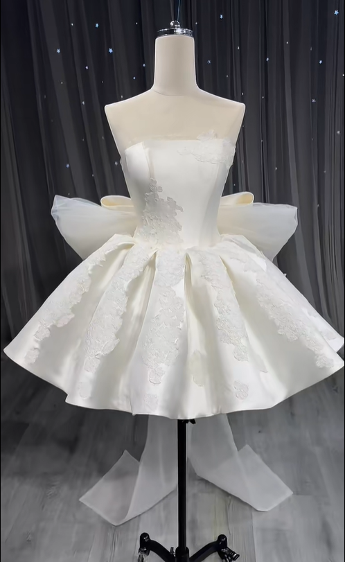 Elegant Strapless White Satin Lace Appliques A Line Short Birthday Outfits Homecoming Dress With Bow cc3371
