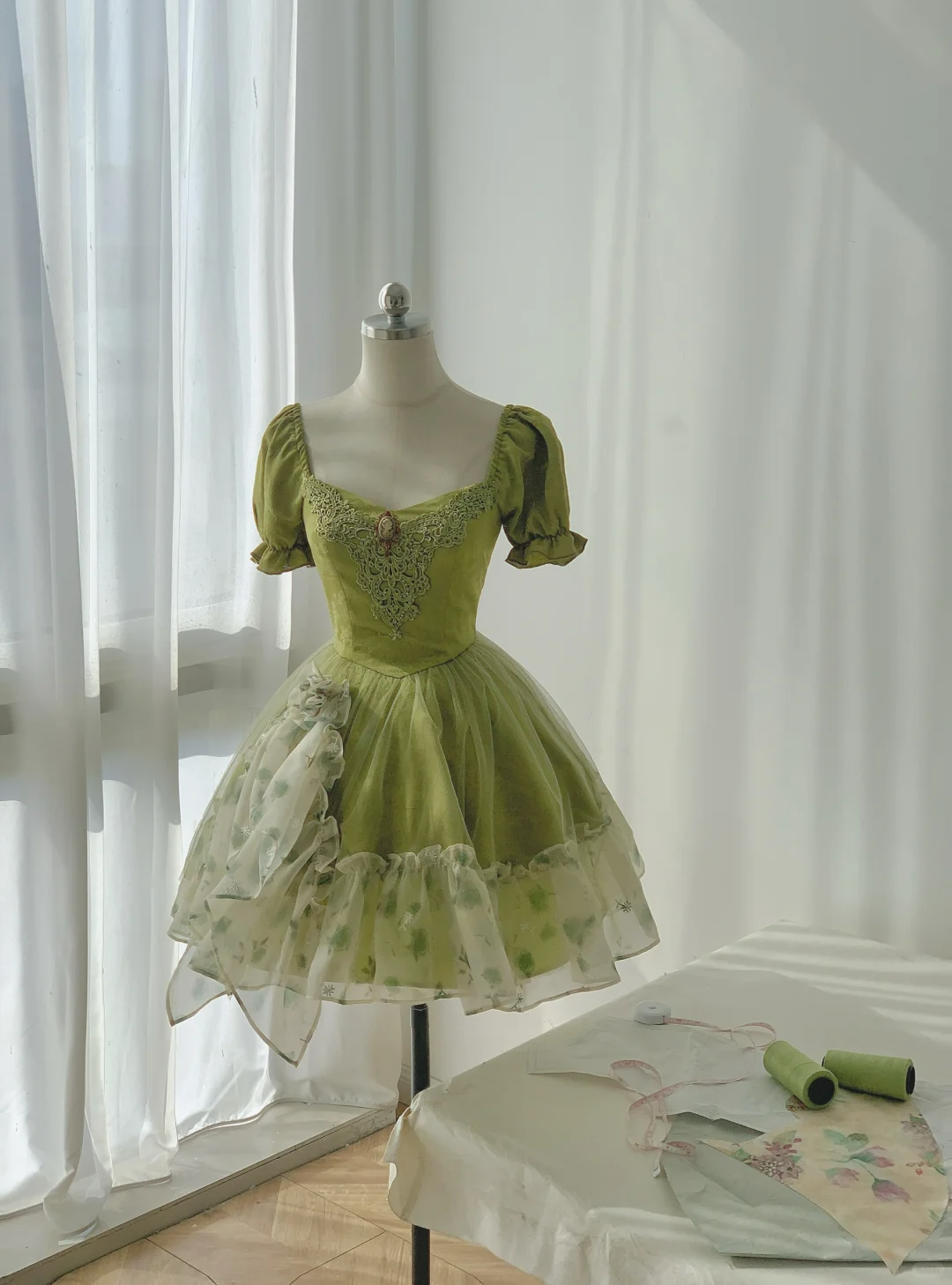 Classy Green Satin Lace Appliques Ruffles A Line Graduation Homecoming Dress 17th Birthday Outfits cc3441