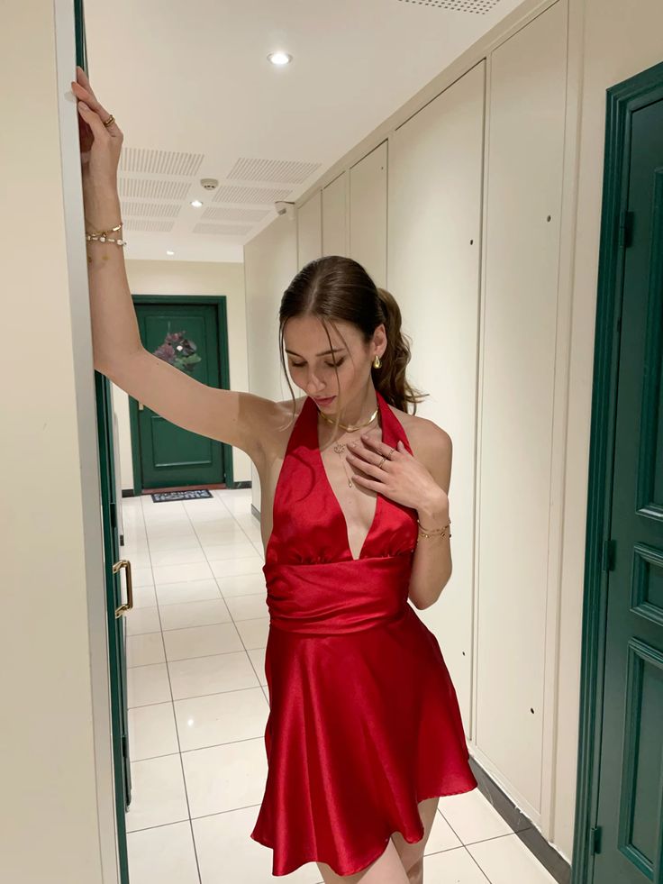 Elegant Red Halter Neck Deep V neck Bow Satin A-line 17th Birthday Homecoming Dress cc4230