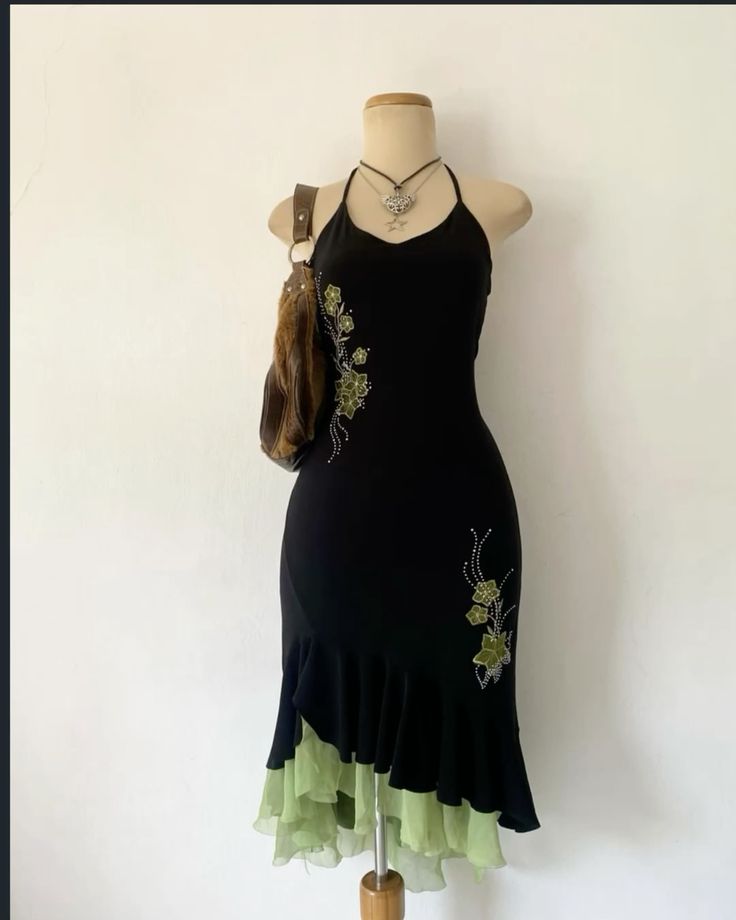 Vintage Black Halter Neck Embroidered Velvet Ruffle Prom Dress Evening Dress cc5059