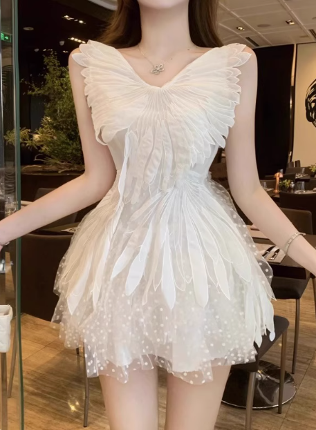 Design White Feather Splicing Polka Dot Princess Puffy Birthday Dress Homecoming Dress cc3516