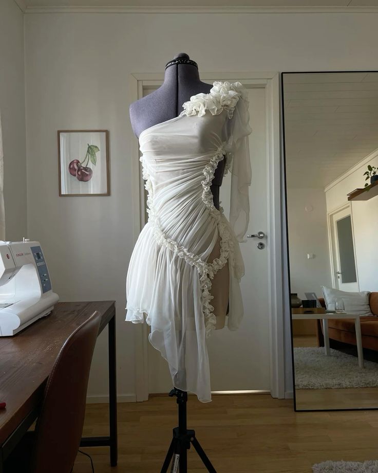 Design Sense Off-shoulder Three-dimensional Flower Waist Hollow Irregular Birthday Short Skirt Homecoming Dress cc3948