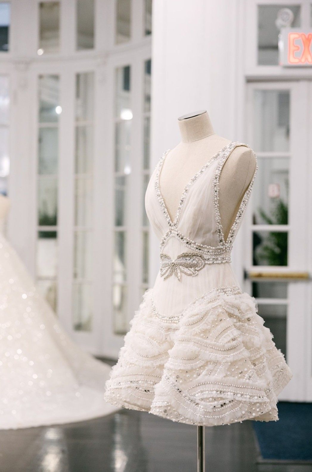 Elegant White Deep V-Neck Pearl Rhinestone Bow A-Line Birthday Party Homecoming Dress cc4411