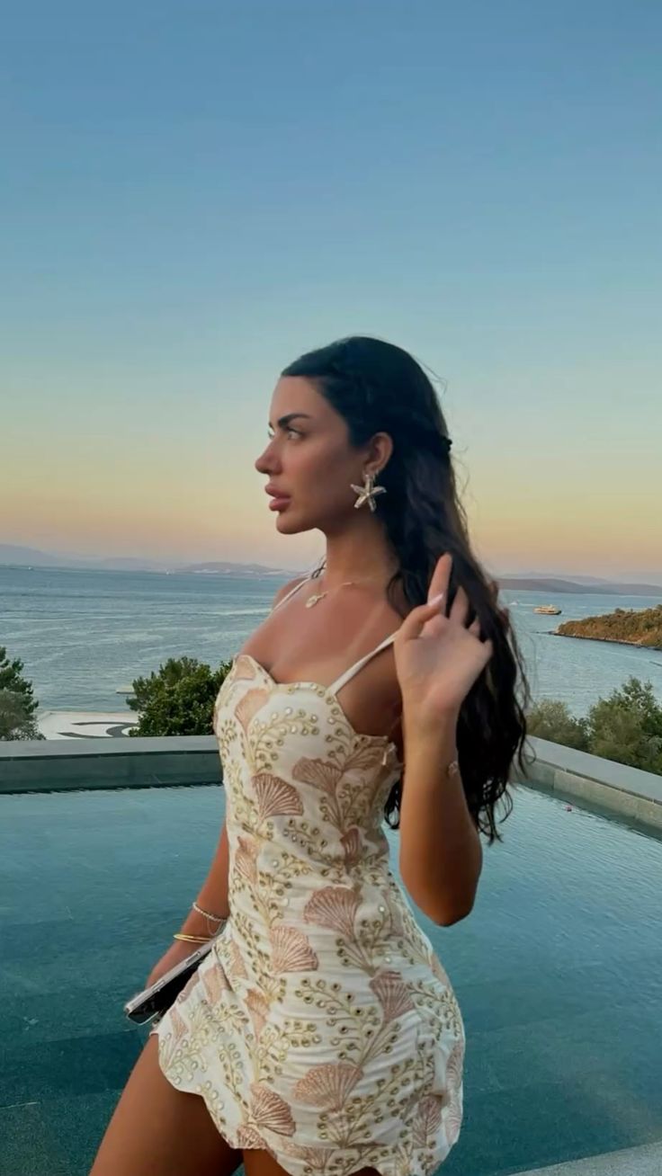 Elegant Off-white Halter Pattern Slim Birthday Party Homecoming Dress cc4463