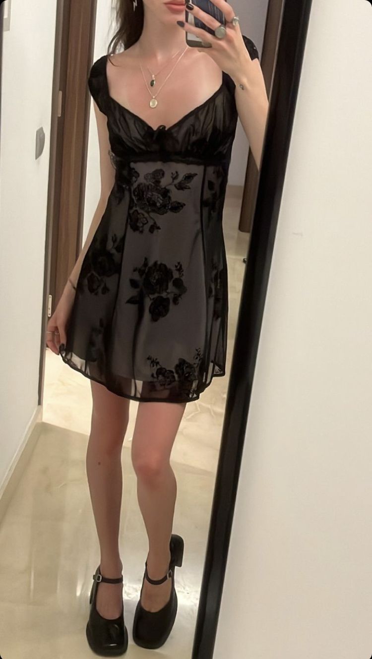 Sweet Black Small Flying Sleeves Embroidered Waist A-line Tulle Birthday Party Homecoming Dress cc4482