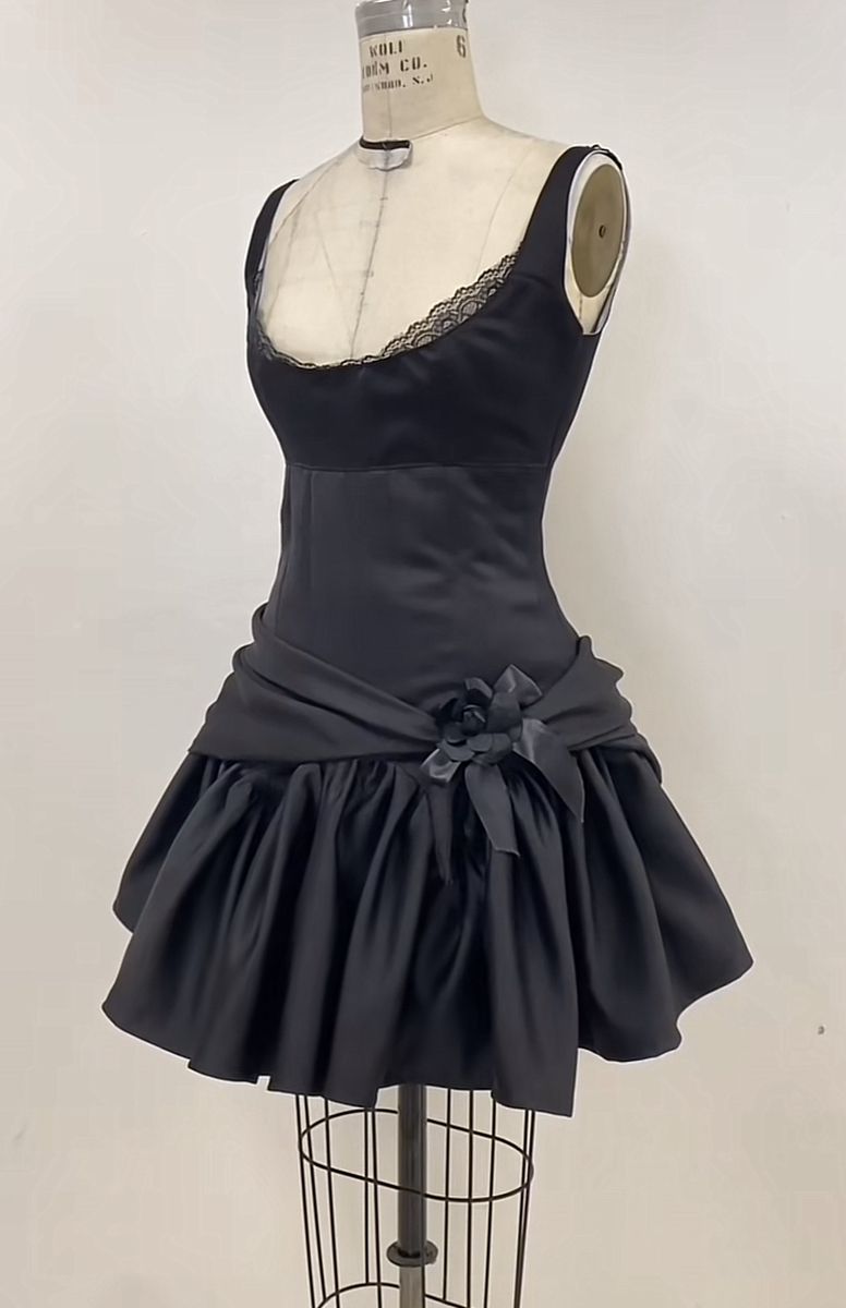 Elegant Black Lace-trimmed A-line Satin Birthday Party Homecoming Dress With Tie-back cc4523