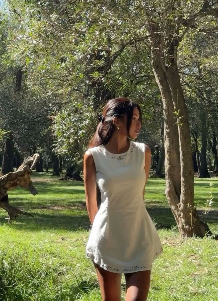 Fresh And Sweet White Round Neck Embroidered 17th Birthday Homecoming Dress cc4534