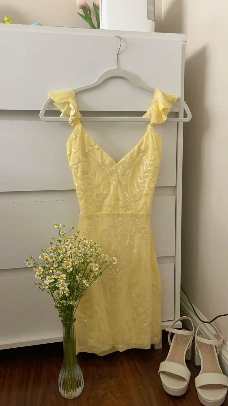 Elegant Light Yellow V-neck Ruffled Sequined Waist Backless 17th Birthday Dress Homecoming Dress cc4647