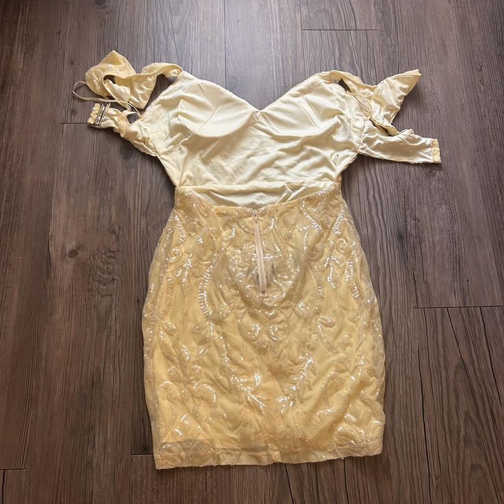 Elegant Light Yellow V-neck Ruffled Sequined Waist Backless 17th Birthday Dress Homecoming Dress cc4647