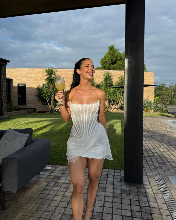 Simple White Tube Top Fishbone Irregular Lace Hip-wrapped Birthday Party Homecoming Dress cc4675