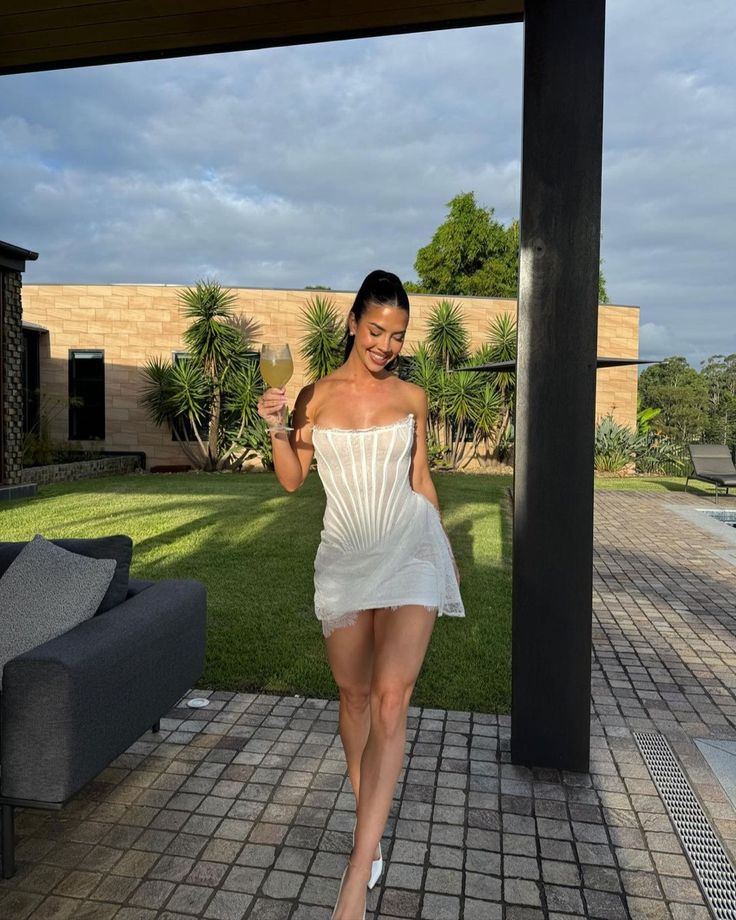 Simple White Tube Top Fishbone Irregular Lace Hip-wrapped Birthday Party Homecoming Dress cc4675