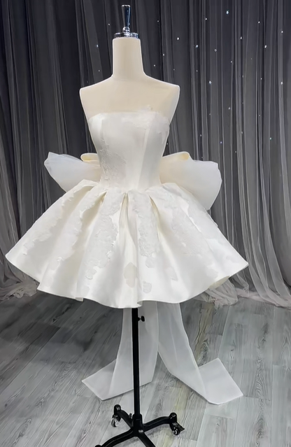 Elegant Strapless White Satin Lace Appliques A Line Short Birthday Outfits Homecoming Dress With Bow cc3371