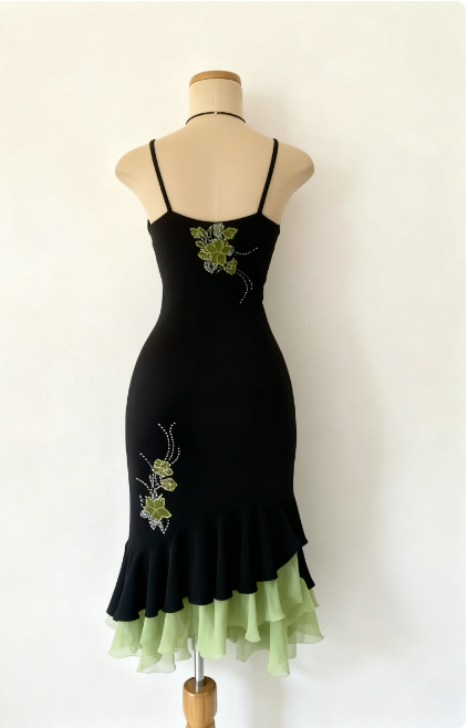 Vintage Black Halter Neck Embroidered Velvet Ruffle Prom Dress Evening Dress cc5059